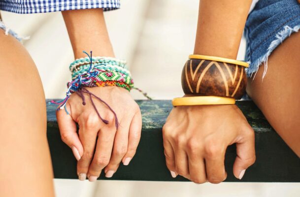Move Over, Adult Coloring: Friendship Bracelet Making Is the Best Way to Soothe a Busy...