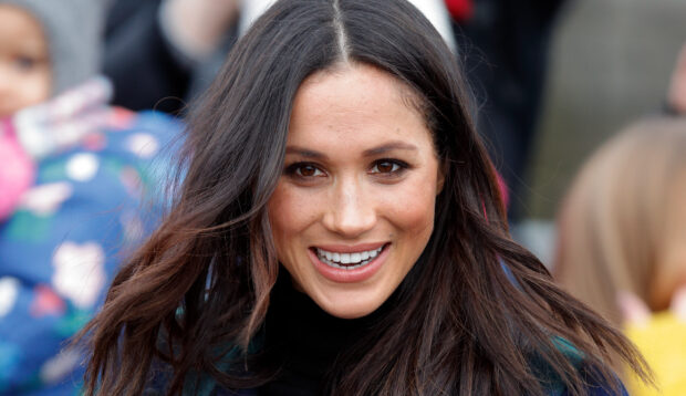 A Stylist Explains How To Recreate Meghan Markle's Tousled Hairstyle With a $13 Hairspray