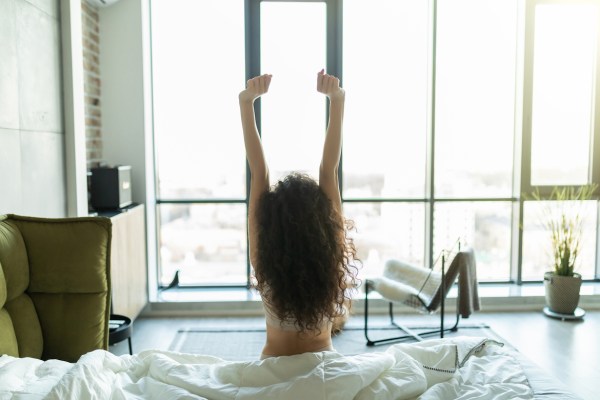 11 Best Morning Stretches To Do Right When You Wake Up