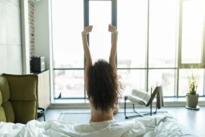 11 Best Morning Stretches To Do Right When You Wake Up
