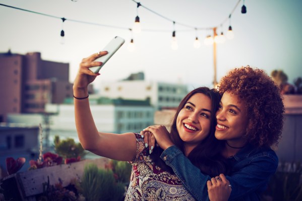 7 Qualities of a Healthy Friendship That Remain Constant, Even as Relationships Change
