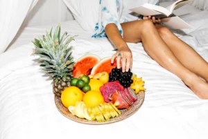 7 Midnight Snacks That RDs Say Can Help Lull You Back To Sleep