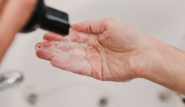 These Are the Best Shampoos for Scalp Psoriasis, According to a Dermatologist