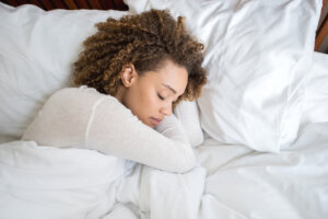 6 Tips To Help Ensure You Have Good Dreams, According to Sleep Experts