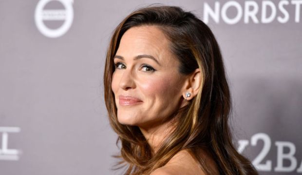 Jennifer Garner Wore the Most Winter-Ready Fleece I've Seen, and Now I Need It in...