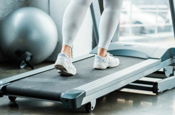 Here's Why Incline Walking Can Be Better Than Running, According to a PT