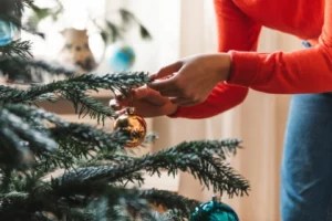 Allergic to Your Christmas Tree? Here's What an Allergist Suggests You Do