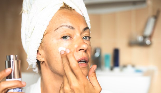 A Makeup Artist's 3-Step Routine for Mature Skin Will Get You Out the Door in...