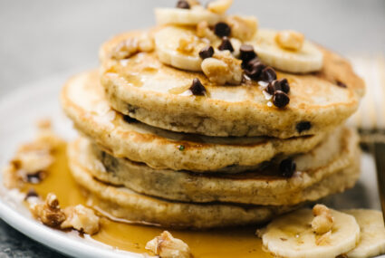 These Vegan, Gluten-Free Macadamia Nut Banana Pancakes Come Stacked With Protein and Fiber