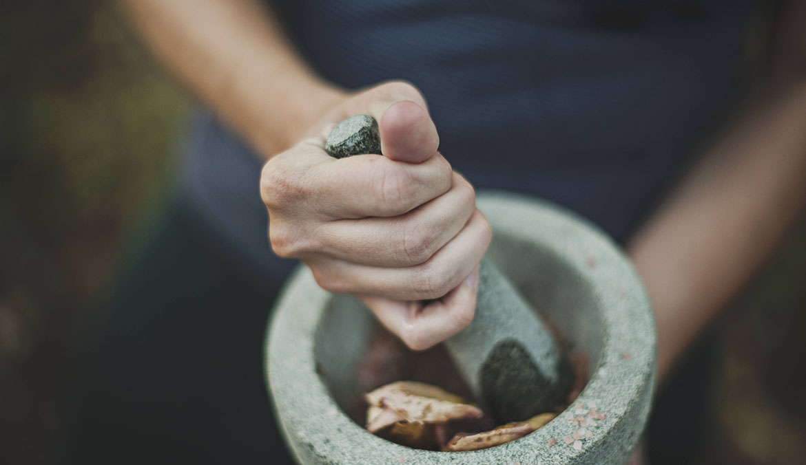 how to use mortar pestle