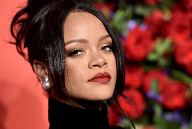 Cancel Your Chemical Peel—Rihanna’s Favorite 1-Minute Facial Is So Much Better
