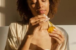 Derms Say Vitamin C and Niacinamide Are 2 of the Best Antioxidants To Include in Your Skin-Care Routine—Here's Why