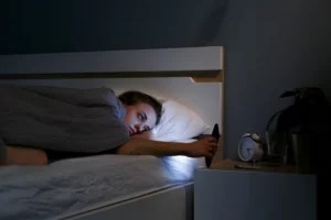 What To Do (and Avoid Doing) if Anxiety About Falling Asleep Is Keeping You Awake