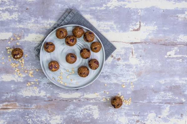 It Takes 5 Minutes To Make These Longevity-Boosting Blueberry Muffin Energy Bites
