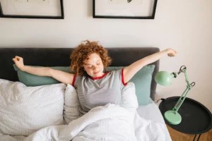 A 5-Minute Mobility Routine You Can Do in Bed To Ensure You Rise and Shine