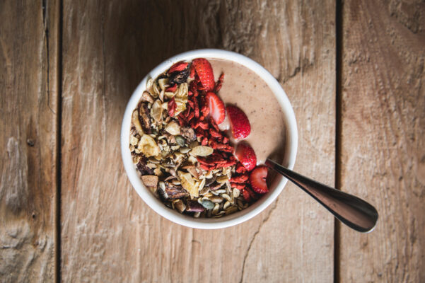 This Peanut Butter Honey Granola Includes All of the ‘Big 6’ Nutrients Linked To Boosting...