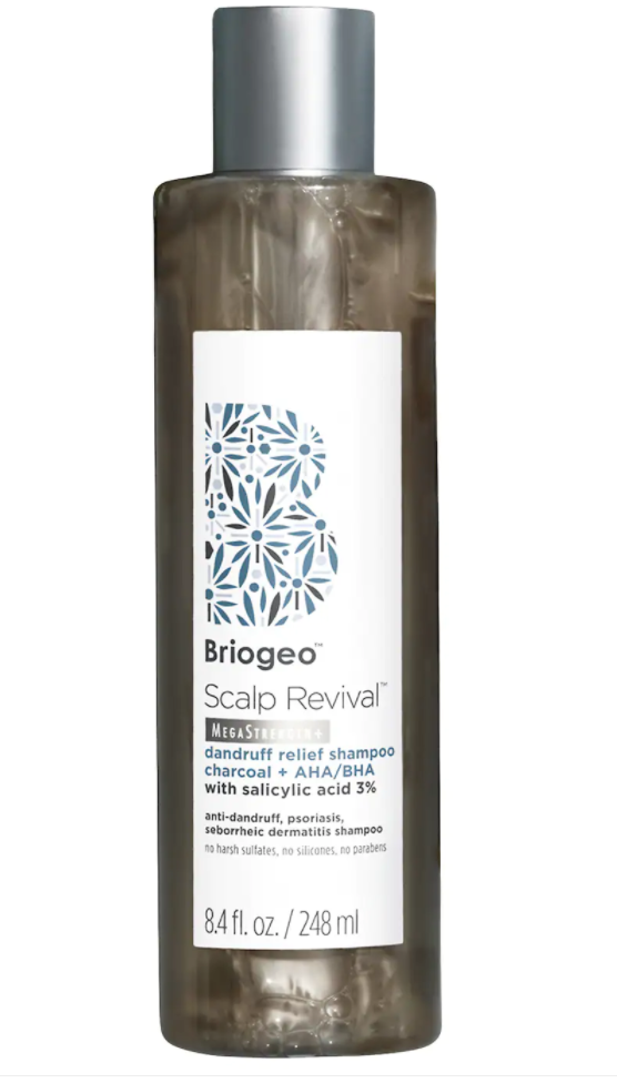 Briogeo Scalp Revival Dandruff Relief Charcoal Shampoo, elimina la acumulación del cuero cabelludo