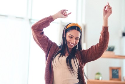 You Don’t Need Rhythm To Reap the Mood-Boosting and Heart-Healthy Benefits of These Beginner Dance Cardio Classes