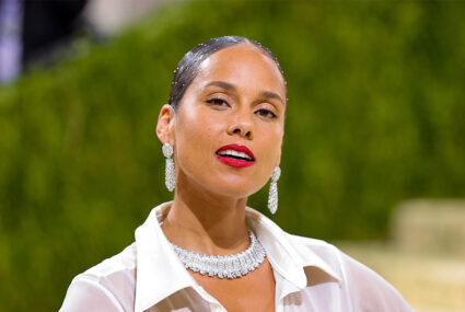 The 5 Products Alicia Keys Uses on Her Skin Every Day in Her 40s