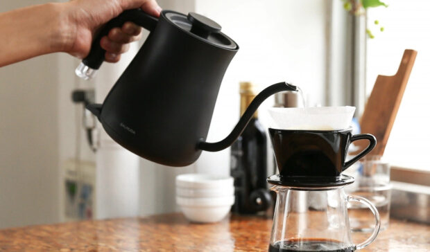 Meet the Gorgeous Electric Kettle That Makes the Perfect Cup of Coffee in Minutes (and...