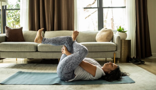 5 Pelvic Floor Exercises You Can Do While Watching TV, From a Certified Personal Trainer