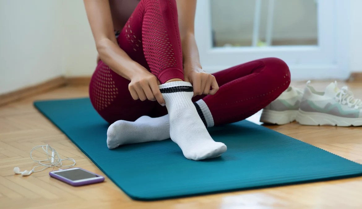 5 Attributes of Podiatrist Recommended Workout Socks Well+Good photo picture