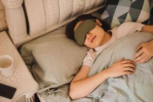 How the Stress-Fighting Adaptogen Ashwagandha Helps You Sleep Better