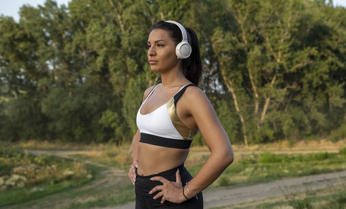 Read more about the article 10 Best Sports Bras for Smaller Chest, Says a Bra Expert 2022 | Well+Good