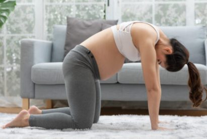 https://www.wellandgood.com/wp-content/uploads/2022/05/GettyImages-stretches-lower-back-pain-pregnancy-Jomkwan-425x285.jpg?w=418&h=276