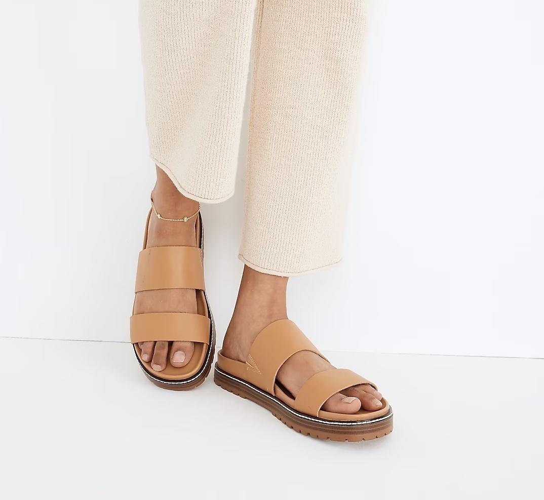 groot Arthur Conan Doyle slepen 18 Best Sandals for Wide Feet, Podiatrist-Approved in 2023 | Well+Good