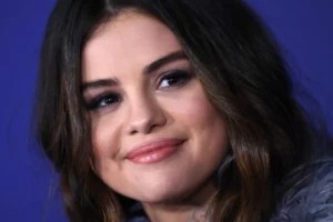 The '24-Karat Gold' Eye Patches Selena Gomez Swears By Are Stacked With Ingredients To Lift and Firm Skin