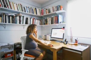 I'm a Burnout Expert and These 3 Tips Help Me Avoid Workplace Burnout As a New Parent