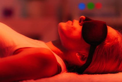 Red Light Therapy Is the New ‘It’ Muscle Recovery Treatment, and Experts Are Giving It the Green Light