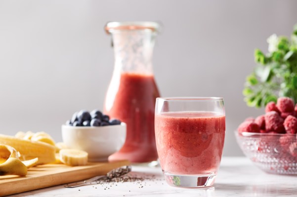 This Strawberry 'Hydration Smoothie' Is a Super Source of Longevity-Boosting Lycopene