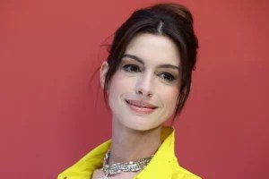Anne Hathaway Just Wore This Controversial Sandal of Summer—And We're Immediately Adding Several to Cart
