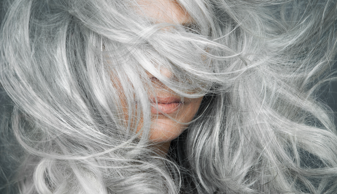 tro forbandelse Elemental Use Purple Shampoo on Brassy Gray Hair To Make It Bright 2023 | Well+Good