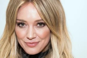 Hilary Duff's Classic Leggings and Sneaker Combo Deceivingly Makes a Perfect Hot Summer Day Outfit