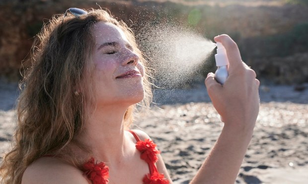 The Ultimate Guide to Dermatologist-Approved Spray Sunscreen for Your Face