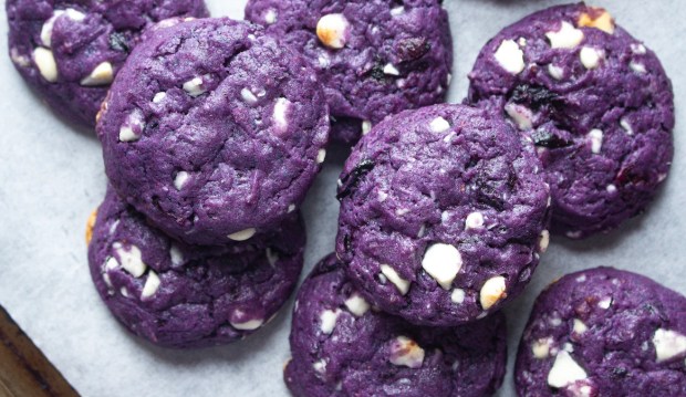 These Anti-Inflammatory Blueberry Cookies Have Only 7 Ingredients and Are Perfect for Breakfast (or Any...
