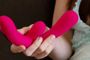 This Bouncy Warming Vibrator Is an Absolute Must-Have for Getting Those Big, Blended Orgasms
