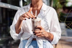This Creamy Chocolate Hazelnut Latte Smoothie Might Just Be the Most Heart-Healthy, Protein-Rich Way To Drink Your Coffee