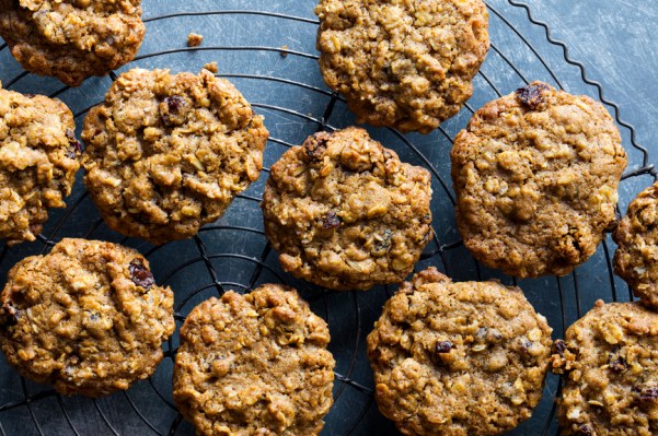 This Dietitian’s Raspberry Chocolate Breakfast Cookie Recipe Is Packed With Plant-Based Protein and Fiber