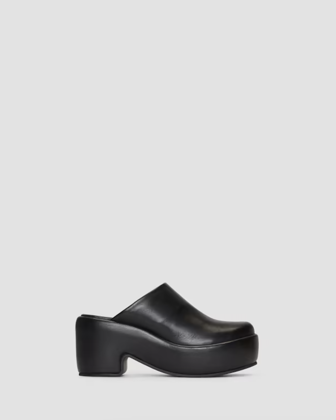 black everlane puffa clog mules with arch support