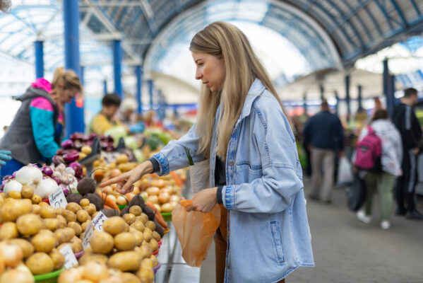 9 Bogus Nutrition 'Rules' RDs Say You Should Definitely Ignore When Food Shopping