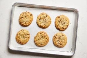 How To Bake Ooey-Gooey Vegan Chocolate Chip Cookies That Are Packed with Protein and Antioxidants
