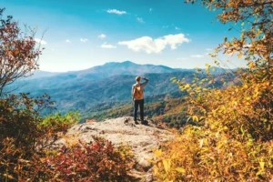 These 8 Scenic Hiking Destinations Showcase Everything Autumn Has To Offer