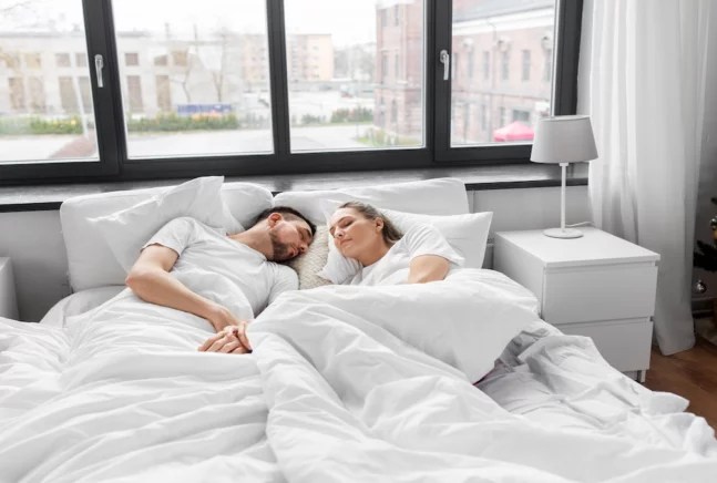 I Tried the Scandinavian Sleep Method—And Now My Partner and I Refuse To Sleep Any Other Way