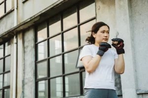 The Most Important Safety Dos And Don'ts of Protecting Yourself, According to a Self-Defense Instructor