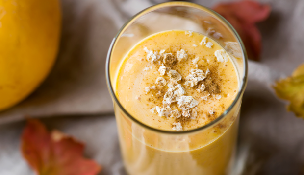 5 Anti-Inflammatory Pumpkin Spice Smoothies That’ll Give You a Burst of Energy (Plus Protein) Without...