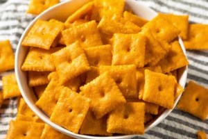 1-Ingredient Air Fryer Vegan 'Cheez-Its' Will Make You Feel Like You’ve Struck Gold in Less Than 10 Minutes